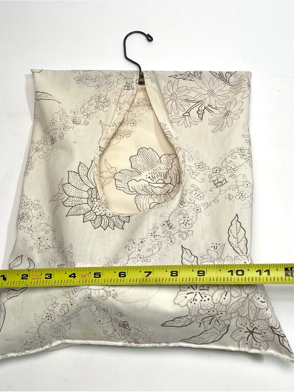 Vintage Hanging Laundry Clothespin Bag on hanger with Lot Of wood Clothes Pins - Picture 6 of 10